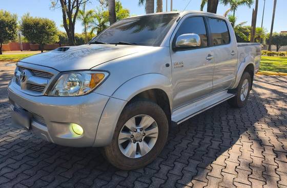 TOYOTA HILUX 3.0 SRV 4X4 CD 16V TURBO INTERCOOLER DIESEL 4P AUTOMÁTICO TOYOTA HILUX 3.0 SRV 4X4 CD 16V TURBO INTERCOOLER DIESEL 4P AUTOMÁTICO